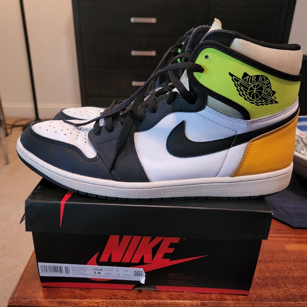 Nike Air Jordan Retro 1 Volt size 14
